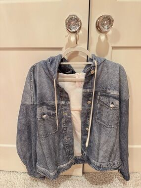 Fate Hooded Denim Jacket - Washed Blue